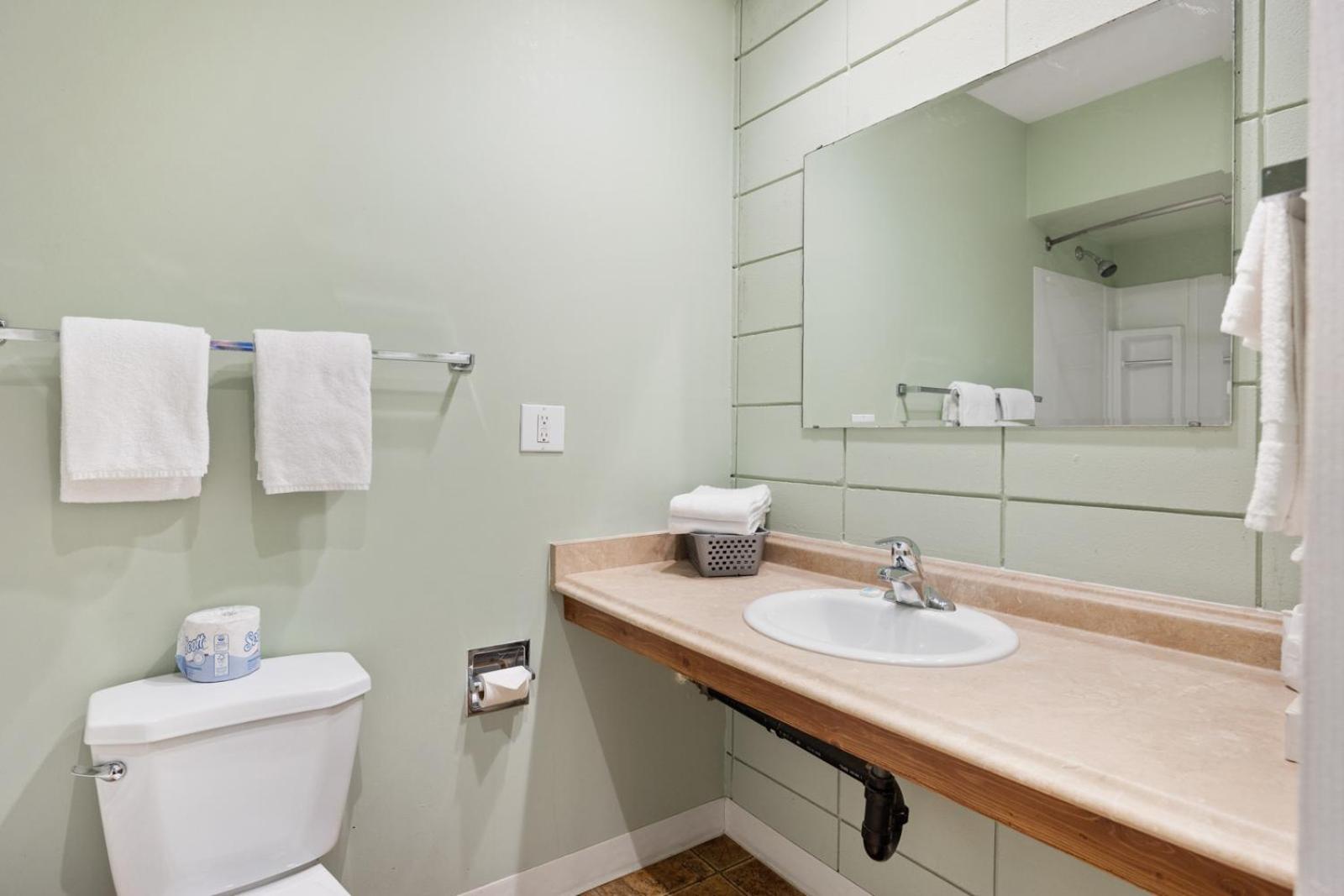 Big Rock Motel Campbell River Ngoại thất bức ảnh